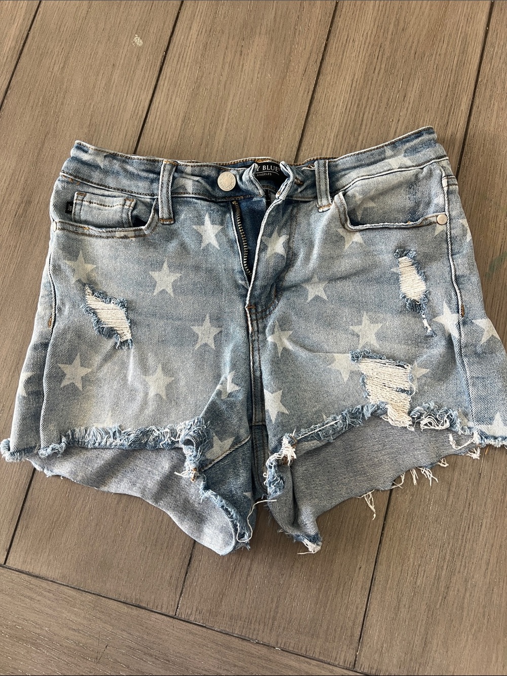 Judy Blue Star Blue Jean Shorts - Size Medium - Picture 1 of 4